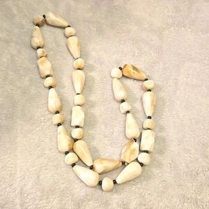 #398 Vintage necklace Cream